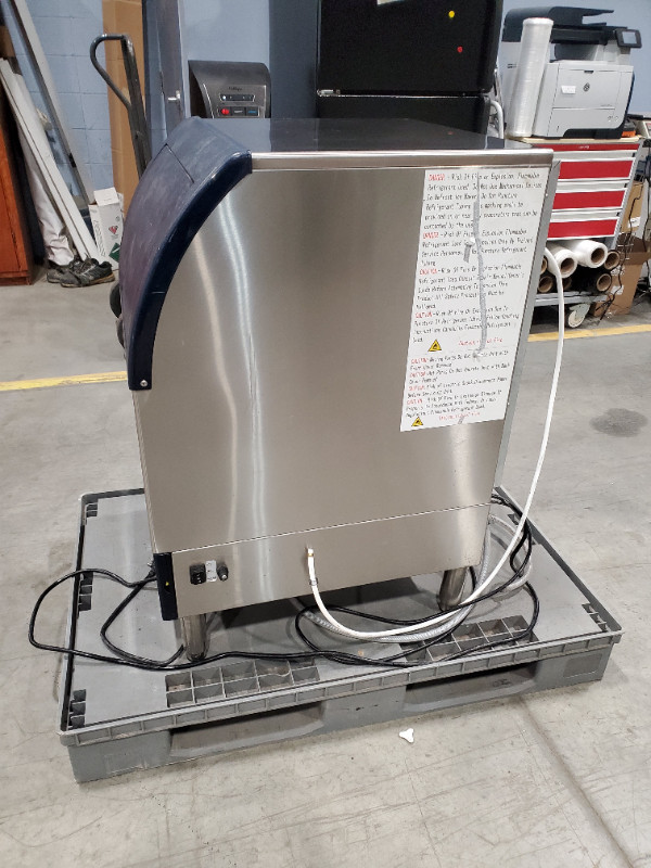Atosa YR280-AP-161 283 lb Cube Ice Machine in Other in Calgary - Image 3