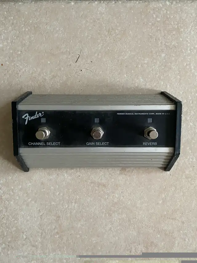 Fender 90’s Super Amp  in Amps & Pedals in City of Montréal - Image 6