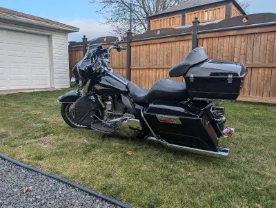 Harley Davidson FLHTC Electra glide classique 2009 en très bonne condition guidon12.5", commande chr...