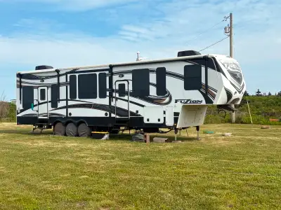 2013 Keystone Fuzion 381 43 foot Keystone Fuzion 381 Toy Hauler. Great shape, selling to build cotta...