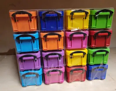 Petite boite de rangement en plastique, View more