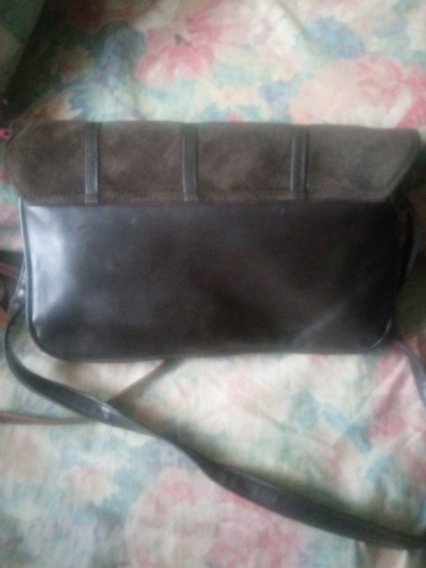 Vintage leather purse in Women's - Bags & Wallets in Hamilton - Image 2