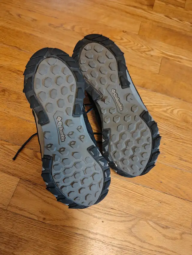 Columbia Fall/Spring men shoes size 9W in Men's in Ottawa - Image 3