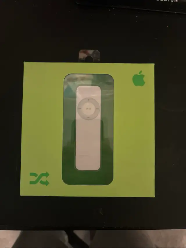 iPod Shuffle Gen 1 in iPods & MP3s in Calgary - Image 2
