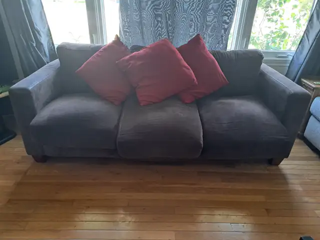 Couch available63611955778689120