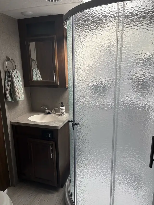 2019 Flagstaff 28’ Fith wheel  in Travel Trailers & Campers in Dartmouth - Image 8