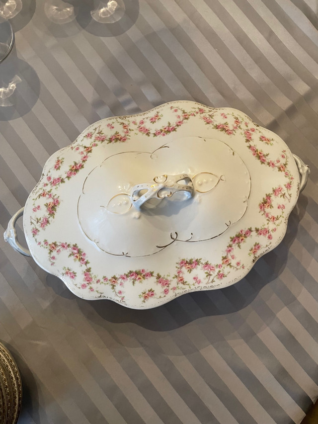 China bridal rose made in Austria covered dish in Kitchen & Dining Wares in Mississauga / Peel Region - Image 2