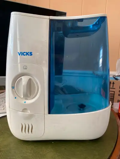 Used Vicks humidifier. Great for dry air. Simple operation. Good condition. We’re in Waasis but go i...