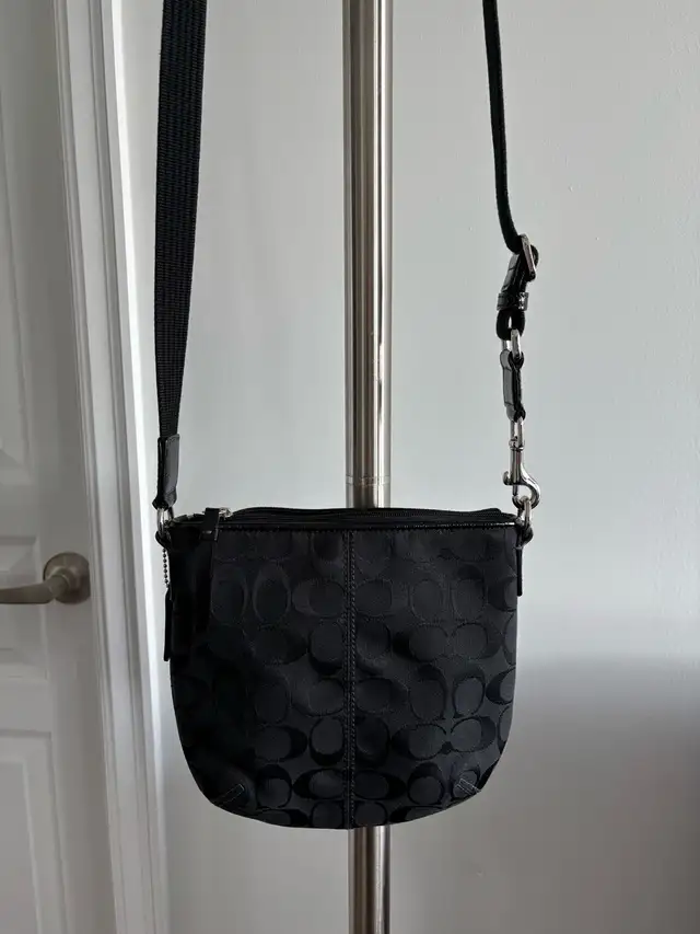 NWOT Vintage Coach Black Soho Pleated Crossbody Swingpack Y2K in Women's - Bags & Wallets in Ottawa - Image 4