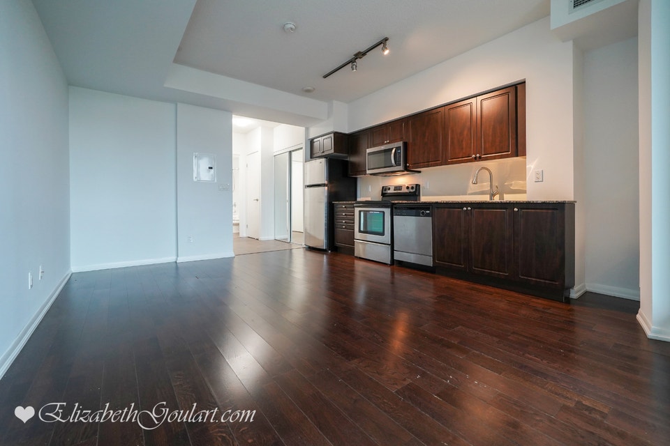 209 FORT YORK BLVD - NEPTUNE CONDOS - BACHELOR W/LOCKER (VIDEO) 4