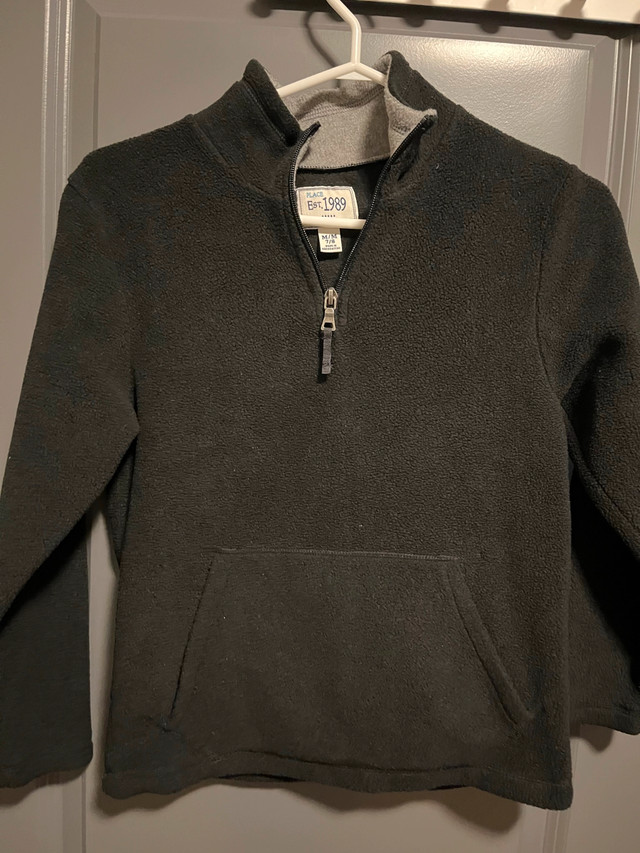 Boys black fleece pull over sweater - 7/8 in Kids & Youth in Calgary - Image 3