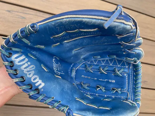 Vintage Wilson A2922 Dave Stieb Signature Baseball Glove – LH in Baseball & Softball in Oakville / Halton Region - Image 6