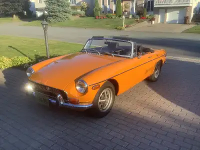 Un seul propriétaire, 55 ans Excellente condition mécanique Moteur refait à neuf en 2023 Système d’é...