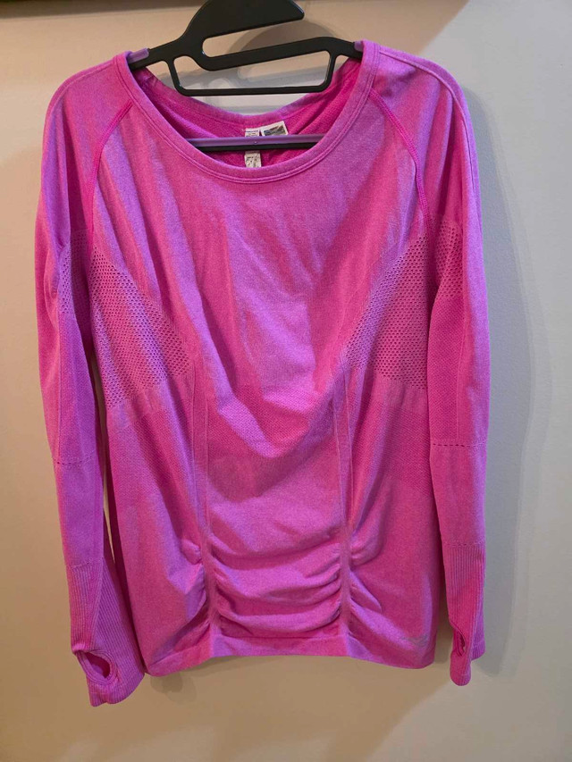 diodora ladies running shirt xl in Women's - Tops & Outerwear in Calgary