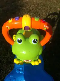 MUSICAL SEATING FROG-FRENCH/ENGLISH NEW CONDITION