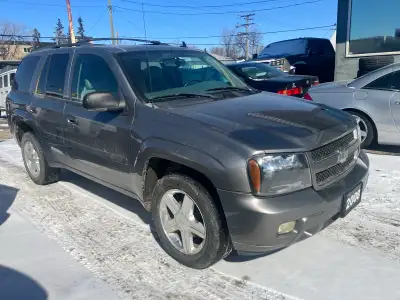 2008 Chevy Trailblazer 4.2L, 8 cyl, Automatic, 4x4, 307000 kms.... 5 PASSENGER. CLEAN TITLE. Leather...