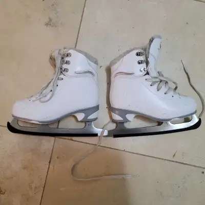 Girls figure skates , View more