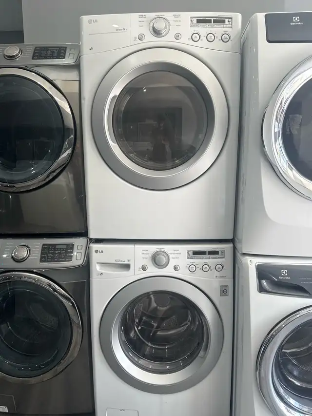 27 inch LG washer dryer front load combo in Washers & Dryers in Hamilton - Image 2