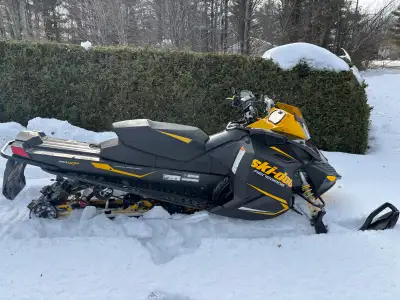 Motoneige Renegade 800R, View more