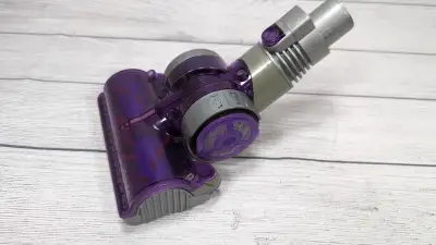 Light wear. Original Dyson attachment. Etransfer, ₿⚡ and cash accepted. Located in South Barrhaven....