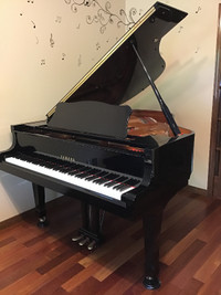 YAMAHA GRAND PIANO MODEL C2