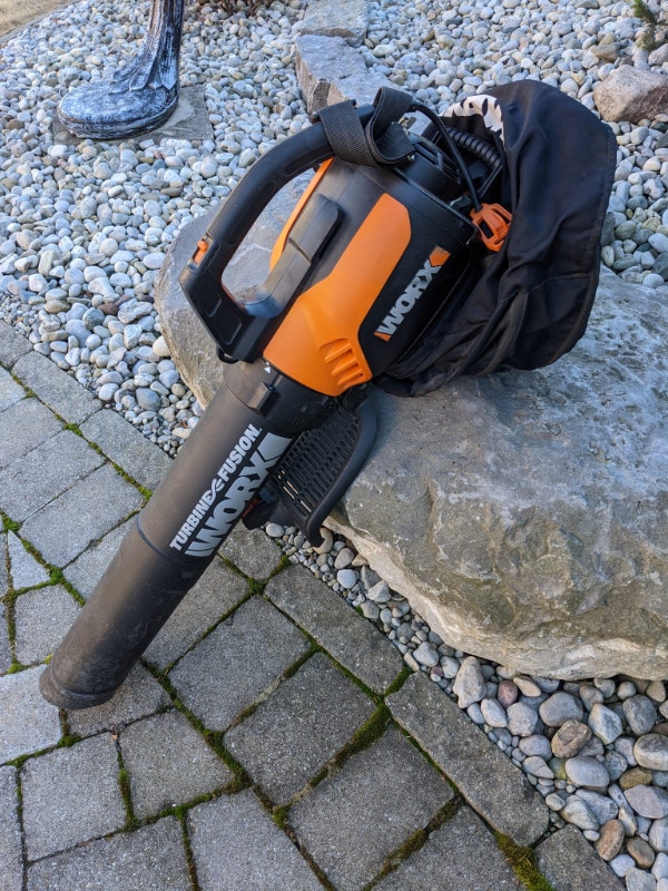 WORX WG510 Turbine Fusion Leaf Blower, Mulcher, and Vacuum Lawnmowers