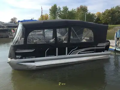 Inclus : Un toit Bimini, toile campeur complet, toile de transport et toile pour toilette. Un radio...