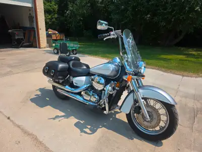 2014 Honda Shadow Aero 750 cc. 29,600 km. Excellent condition. We are just 5 min. from Deacon's Corn...