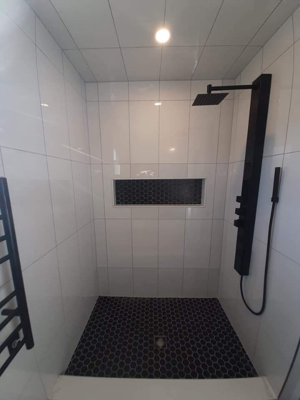 Pro Tile Service Walk-In Showers, Bathrooms, Kitchen Backsplash in Renovations, General Contracting & Handyman in Leamington