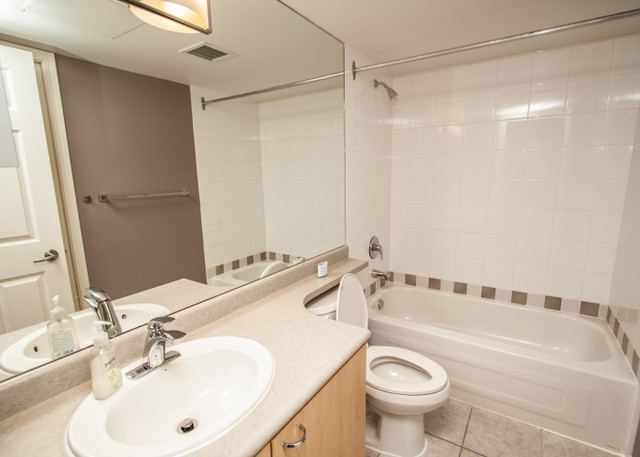 Your Downtown Master Room Awaits – Private Bath, All-Inclusive! in Room Rentals & Roommates in Downtown-West End - Image 2