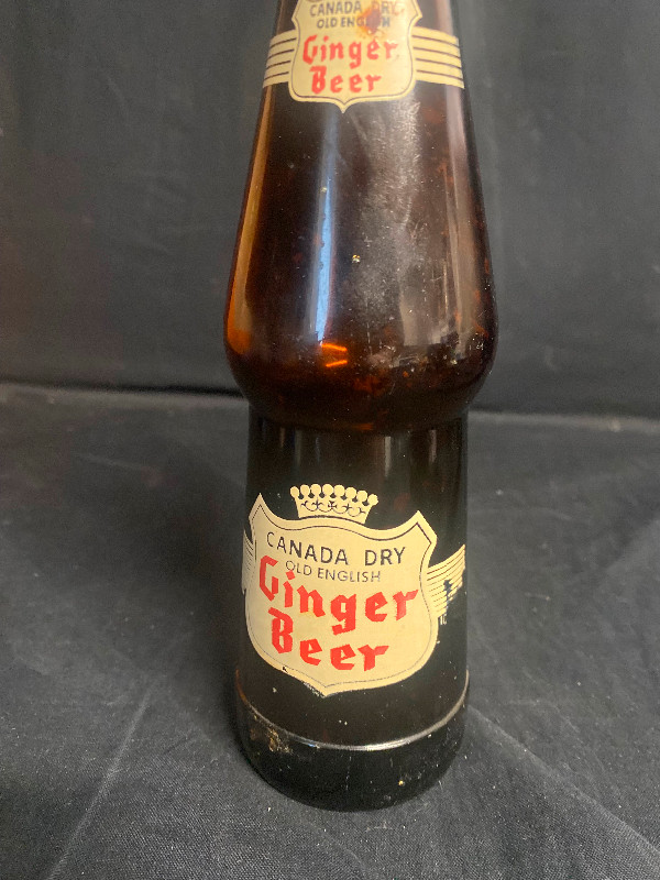 1964 Canada Dry Ginger Beer Bottle in Arts & Collectibles in Moncton - Image 2