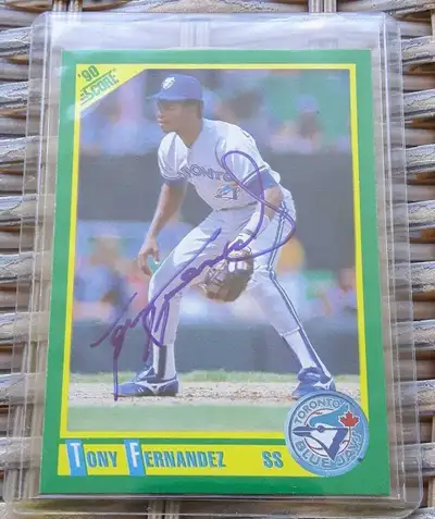 Beautiful condition signed baseball card of former Blue Jays star player Tony Fernandez. Signed in p...