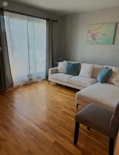 Très beau 4 1/2 à St-Leonard. Découvrez ce magnifique appartement situé au coin des rues Boul. Viau...