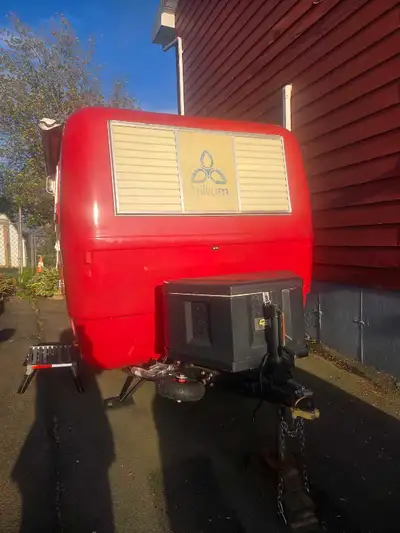 This 1975 Trillium Model 1300 travel trailer is a classic fiberglass camper in good, pre-owned condi...