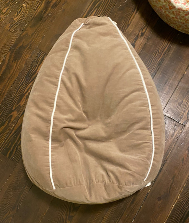 Beanbag chair (child size) in Chairs & Recliners in Calgary - Image 2