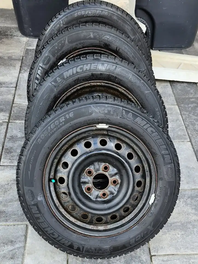 LIKE NEW!!! 4 x Michelin 255 / 60 / R16 Winter tires and Steel Rims. These tires have been used spar...