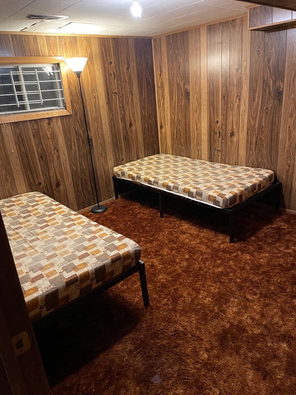 2 bedrooms 4