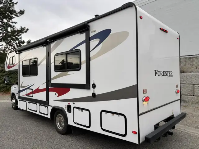2022 Forest River Forester 2441DS  Motorhome in RVs & Motorhomes in Kelowna - Image 3