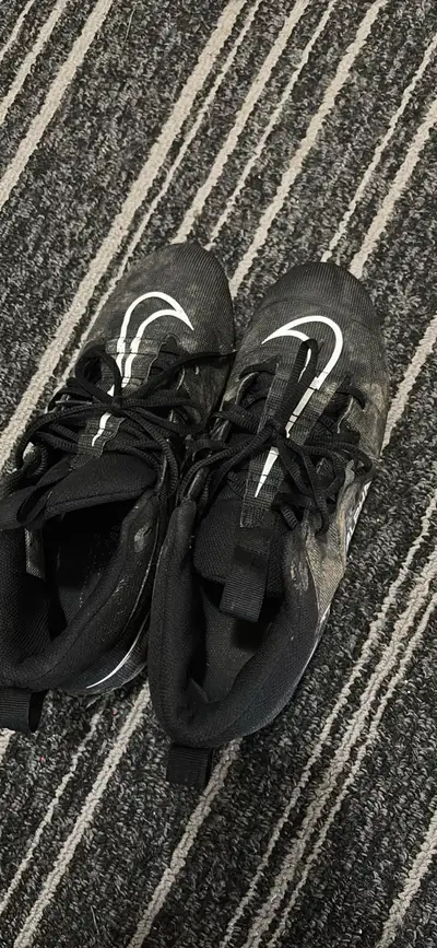Mens Nike football cleats 10.5, View more