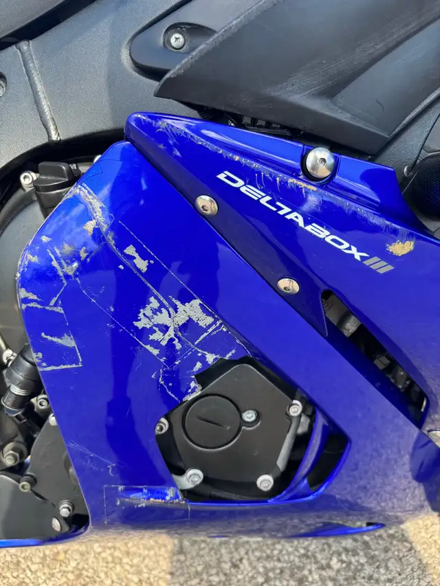 2003 Yamaha r6 in Sport Bikes in Kitchener / Waterloo - Image 8