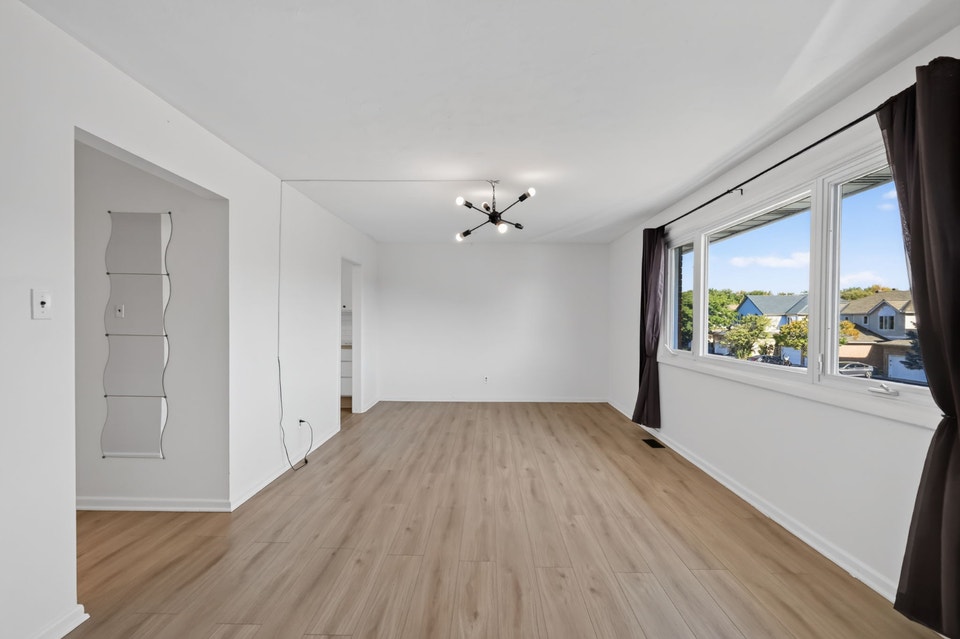 3 bedroom apartment in Copeland Park! 2 Parking 4