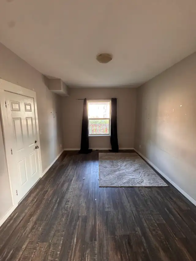 Renovated 2 Bedroom Suite – West End – $1,300
