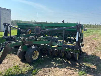 John Deere 750 no till, dolly hitch, grass seed, weathered but used last year, need some tlc70532840...