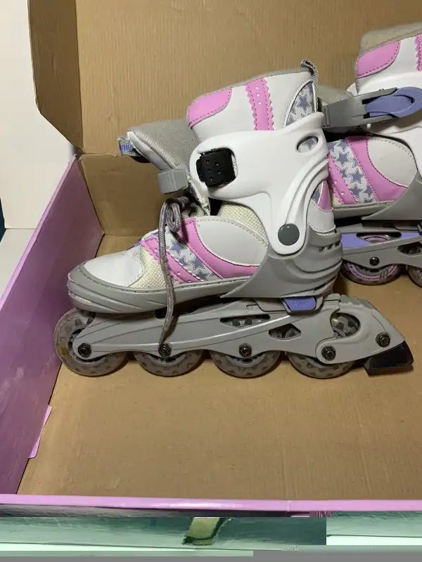 GIRL'S ULTRA WHEELS TRANSFORMER ROLLER BLADE SKATES SIZE 5 TO 8! in Skates & Blades in Mississauga / Peel Region - Image 3