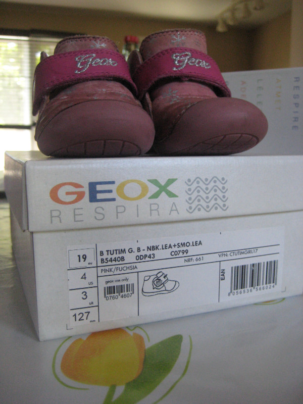 Chaussures pour bébé Geox 4 US / 19 EU dans Vêtements - 12 à 18 mois  à Ville de Québec - Image 3