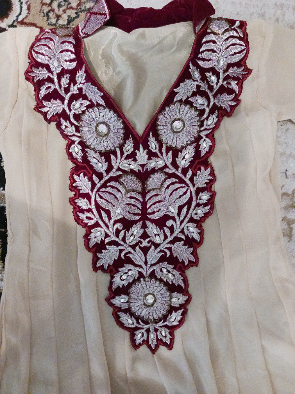 3 PC INDIAN CLOTHING. GR8 FOR BIRTHDAYS in Women's - Tops & Outerwear in Mississauga / Peel Region - Image 2