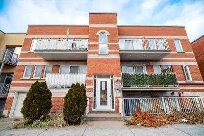 *** Pas de sollicitations de courtiers immobiliers *** 3 1/2 + Stationnement privatif intérieur à 2...