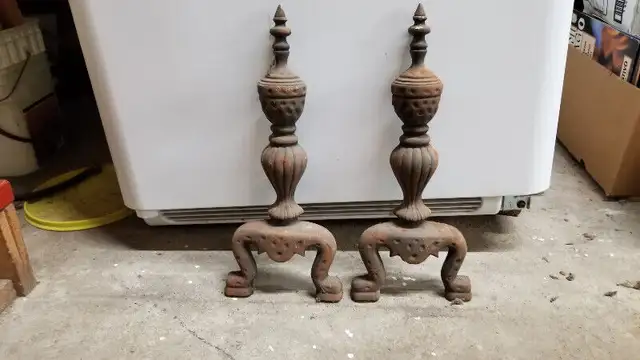 VINTAGE SOLID CAST IRON FIREPLACE ANDIRONS / FIRE DOGS in Fireplace & Firewood in City of Montréal - Image 2