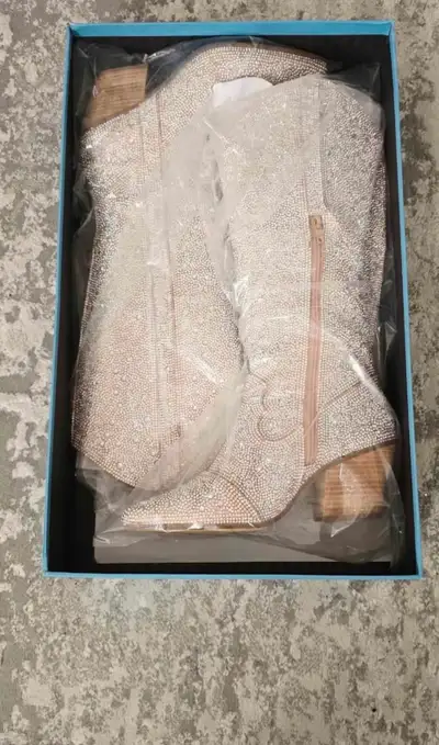 Rhinestone Cowboy Boots Women's 7 New in Box, View more