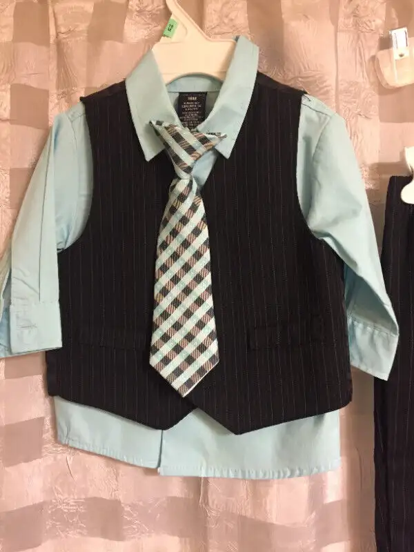 Nautica Little Boys' 4-Piece Tie, Shirt,  Vest, SET - 18 mths in Clothing - 12-18 Months in Calgary - Image 4